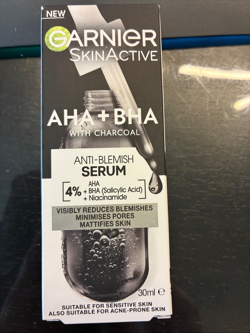 Garnier SkinActive AHA + BHA Anti-Blemish Serum — Black & White